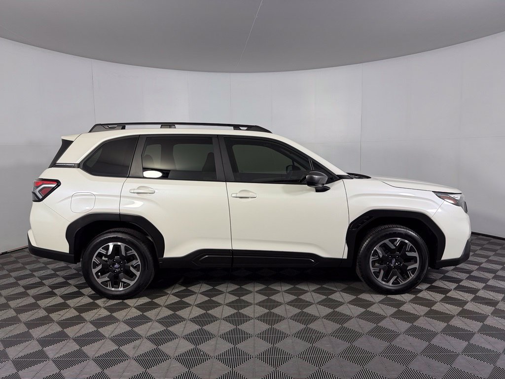 Used 2025 Subaru Forester Premium AWD/4WD image 5