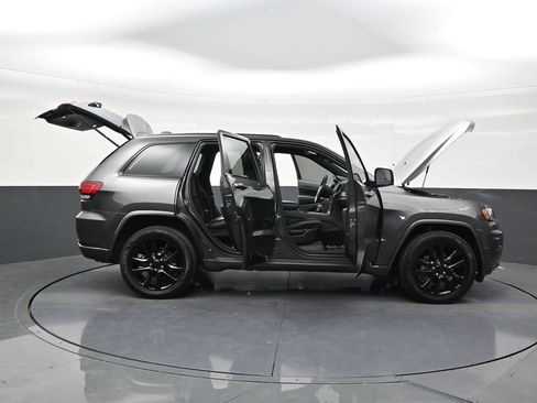 Used 2019 Jeep Grand Cherokee Altitude RWD image 29
