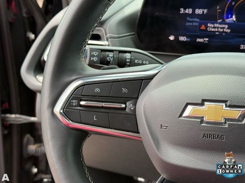 Used 2025 Chevrolet Traverse LT AWD/4WD image 16