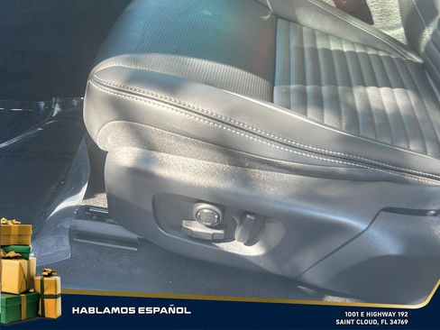 Used 2024 Land Rover Discovery Sport Dynamic SE image 15