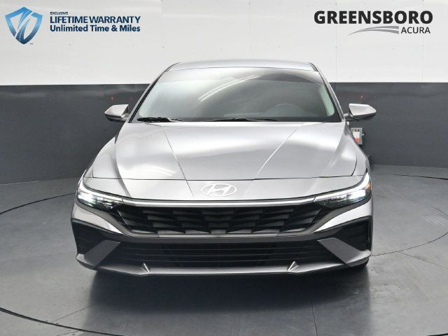 Used 2025 Hyundai Elantra SE FWD image 13