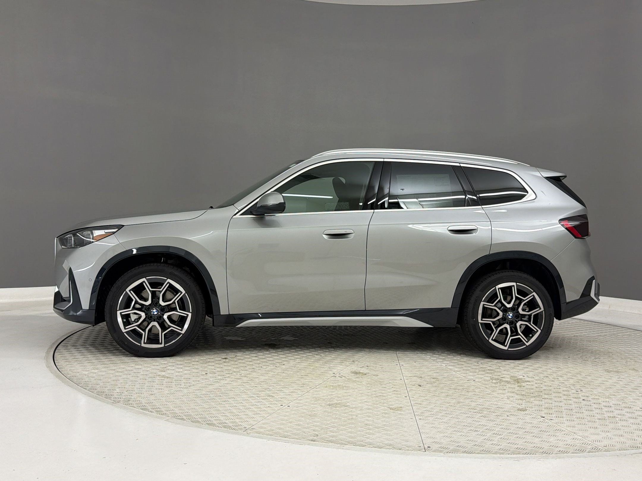 New 2026 BMW X1 xDrive28i AWD/4WD image 2