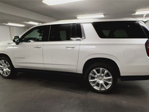 Used 2023 Chevrolet Suburban High Country image 38