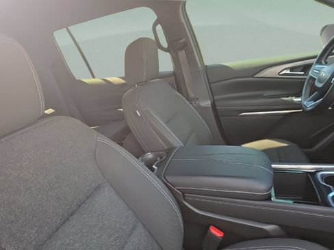 Used 2025 Chevrolet Traverse LT w/ LPO, Floor Liner Package FWD image 30