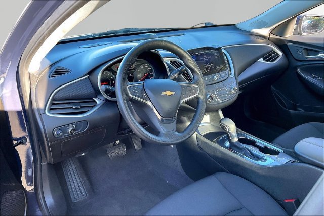 Used 2025 Chevrolet Malibu LT FWD image 12