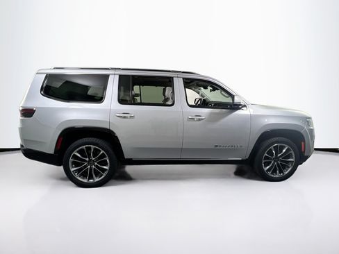 Used 2022 Jeep Wagoneer Series III w/ Premium Group I AWD/4WD image 4