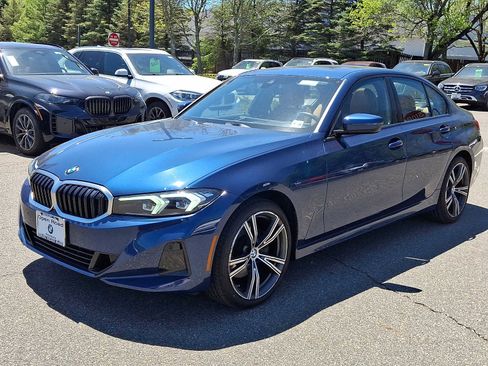 Used 2023 BMW 330i xDrive Sedan w/ Premium Package AWD/4WD image 3