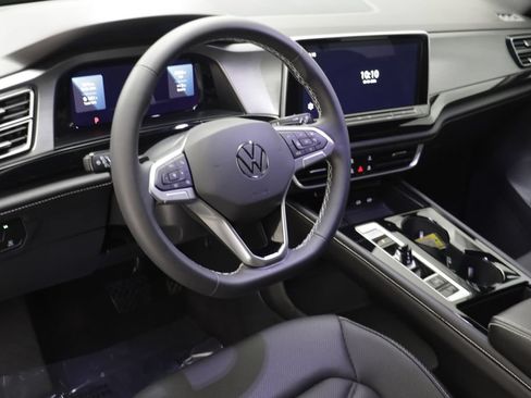 Certified 2024 Volkswagen Atlas Cross Sport SE AWD/4WD image 6