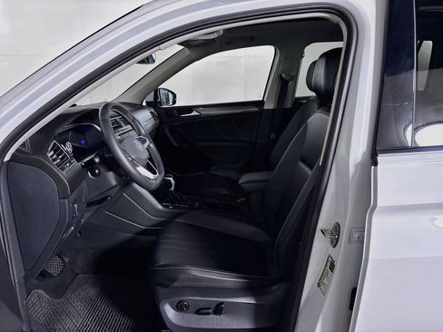 Certified 2024 Volkswagen Tiguan SE w/ Panoramic Sunroof Package AWD/4WD image 12