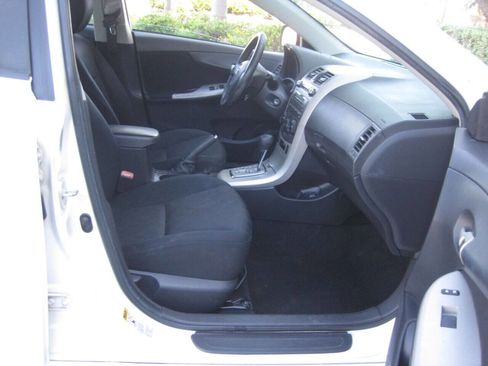 Used 2010 Toyota Corolla S image 30