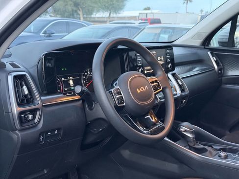 Used 2023 Kia Sorento LX image 20