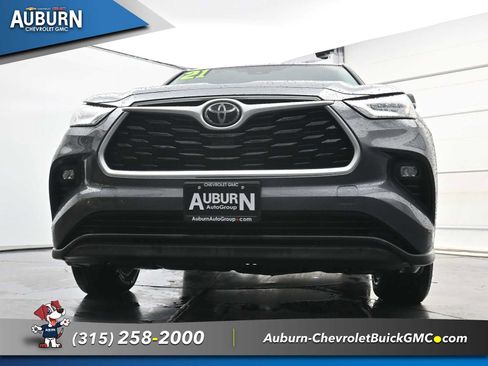 Used 2021 Toyota Highlander LE AWD/4WD image 21