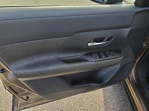 Certified 2025 Nissan Kicks SV image 15