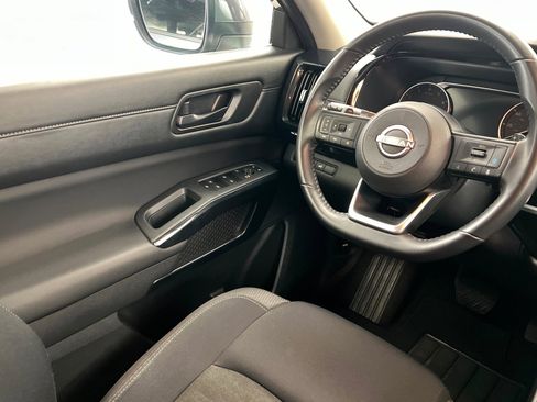Used 2025 Nissan Pathfinder SV AWD/4WD image 12