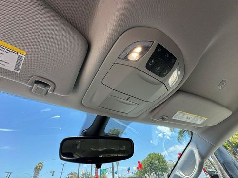 Used 2024 Chrysler Pacifica Limited FWD image 25