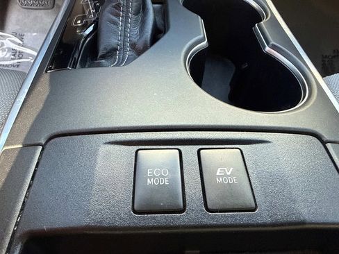 Used 2016 Toyota Camry LE image 36