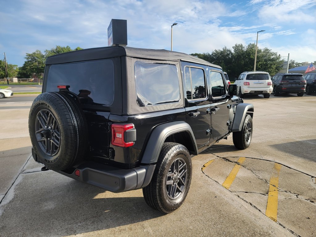 Used 2026 Jeep Wrangler Unlimited Sport AWD/4WD image 5