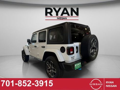 Used 2024 Jeep Wrangler Unlimited AWD/4WD image 5