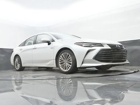 Used 2019 Toyota Avalon Limited w/ Advanced Safety Package FWD image 9