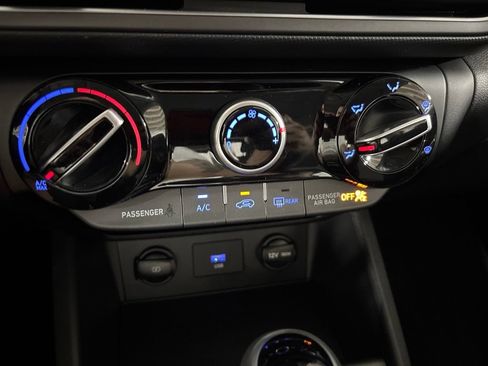 Used 2023 Hyundai Kona SE AWD/4WD image 19
