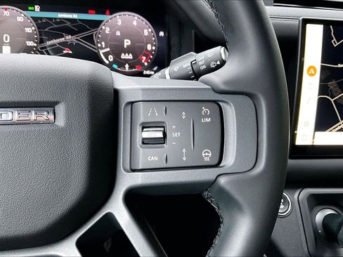 Used 2025 Land Rover Defender 90 X-Dynamic SE image 22