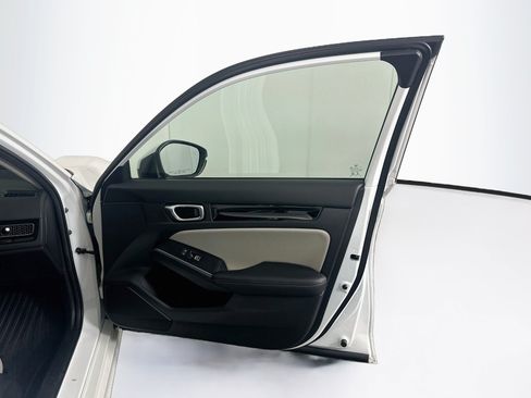 Used 2022 Honda Civic Touring image 32