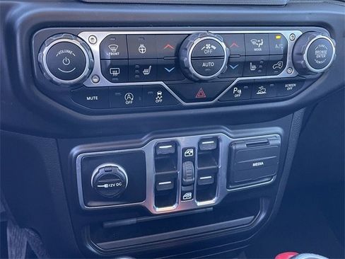 Used 2021 Jeep Gladiator Willys image 18