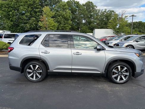 Used 2023 Honda Pilot Touring image 7