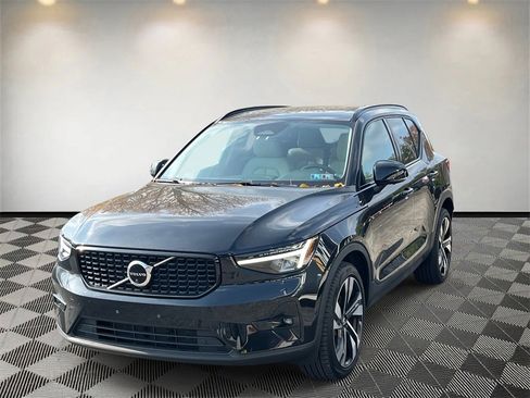 Used 2023 Volvo XC40 B5 Plus w/ Protection Package Premier image 7