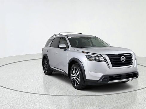 Used 2024 Nissan Pathfinder Platinum FWD image 1
