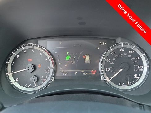 Used 2024 Toyota Highlander XLE AWD/4WD image 7