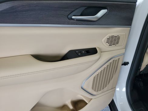 Used 2024 Jeep Grand Cherokee Limited 4xe AWD/4WD image 13