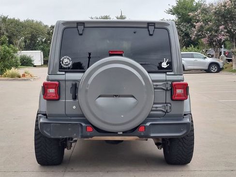 Used 2019 Jeep Wrangler Unlimited Sahara AWD/4WD image 4