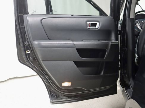 Used 2010 Honda Pilot Touring image 32