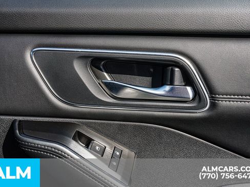 Used 2025 Nissan Rogue Platinum FWD image 54