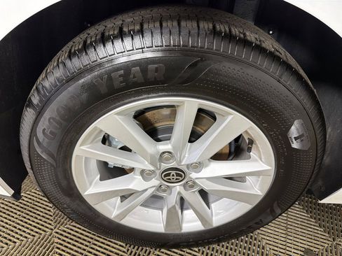 Used 2025 Toyota Camry LE w/ Convenience Package FWD image 17