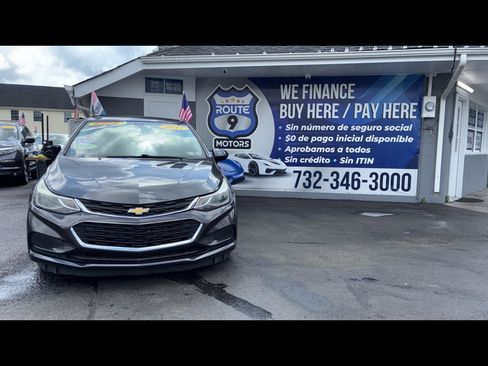 Used 2017 Chevrolet Cruze LT w/ Convenience Package FWD image 1