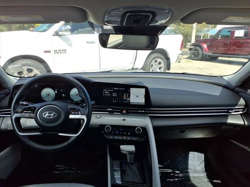 Certified 2024 Hyundai Elantra Limited image 20