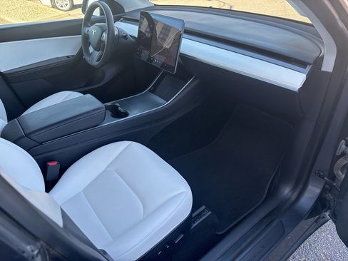 Used 2021 Tesla Model Y Long Range image 20