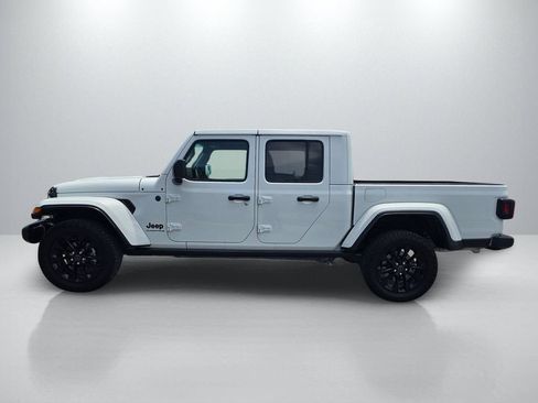 Used 2025 Jeep Gladiator Sport AWD/4WD image 8