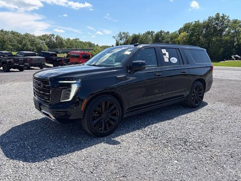 Used 2025 GMC Yukon XL AT4 Ultimate w/ LPO, AT4 Appearance Package AWD/4WD image 2
