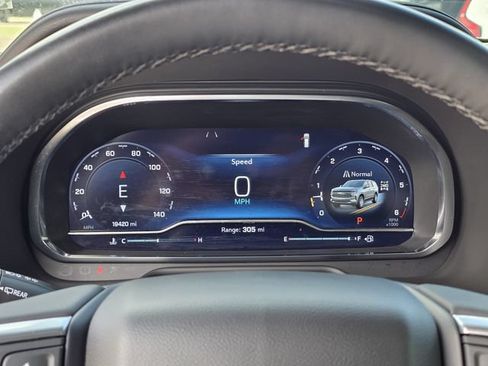 Used 2024 Chevrolet Tahoe Z71 w/ Luxury Package AWD/4WD image 13