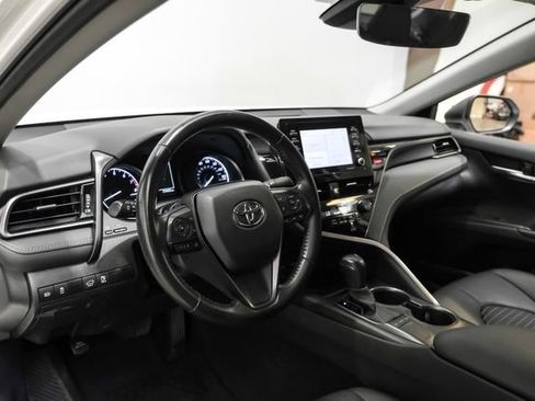 Used 2023 Toyota Camry SE FWD image 3