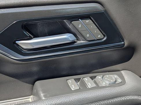 Used 2025 GMC Yukon Denali AWD/4WD image 21