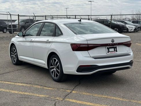 New 2026 Volkswagen Jetta SE FWD image 3