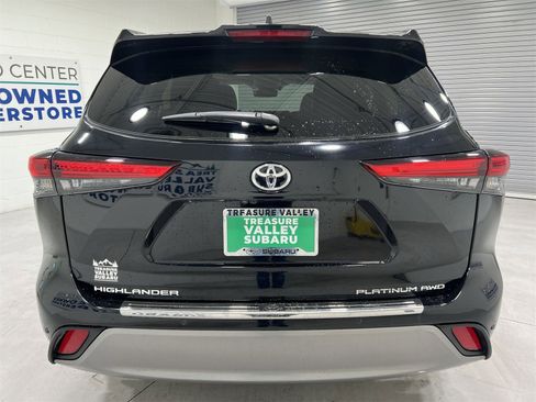 Used 2023 Toyota Highlander Platinum image 7