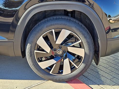 New 2026 Volkswagen Atlas Cross Sport SE image 5