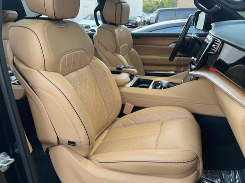 Used 2023 Jeep Grand Wagoneer L Series III image 52