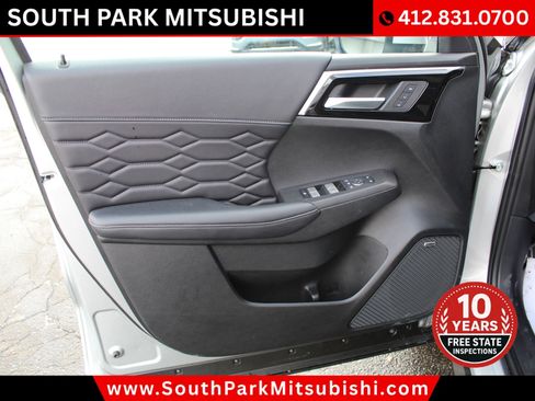 Used 2025 Mitsubishi Outlander SEL image 13