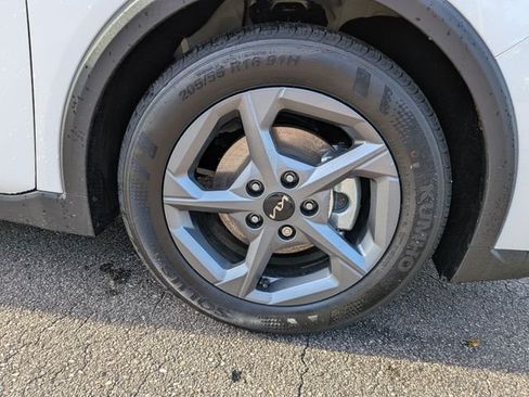 New 2026 Kia K4 FWD image 11
